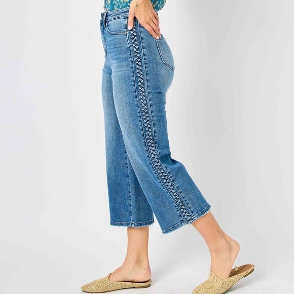 Judy Blue Wide Leg High‎ Rise Cropped Braided Women’s Jeans Size 11/30 - Picture 1 of 7